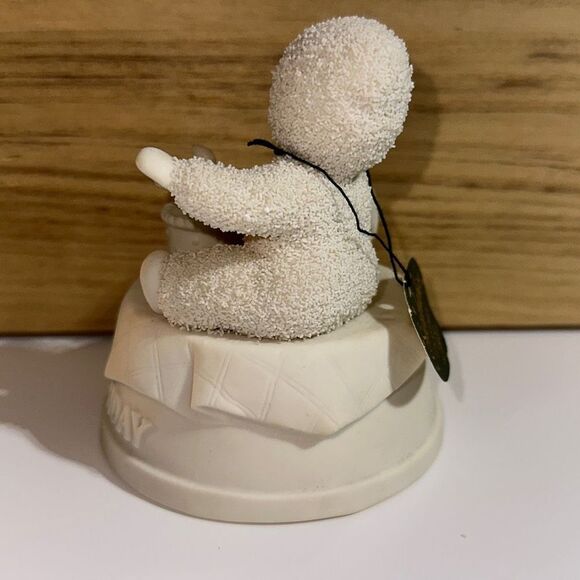 Department 56 Snowbabies Happy Birthday ‘Its My Party’ Music Box - Picture 4 of 8